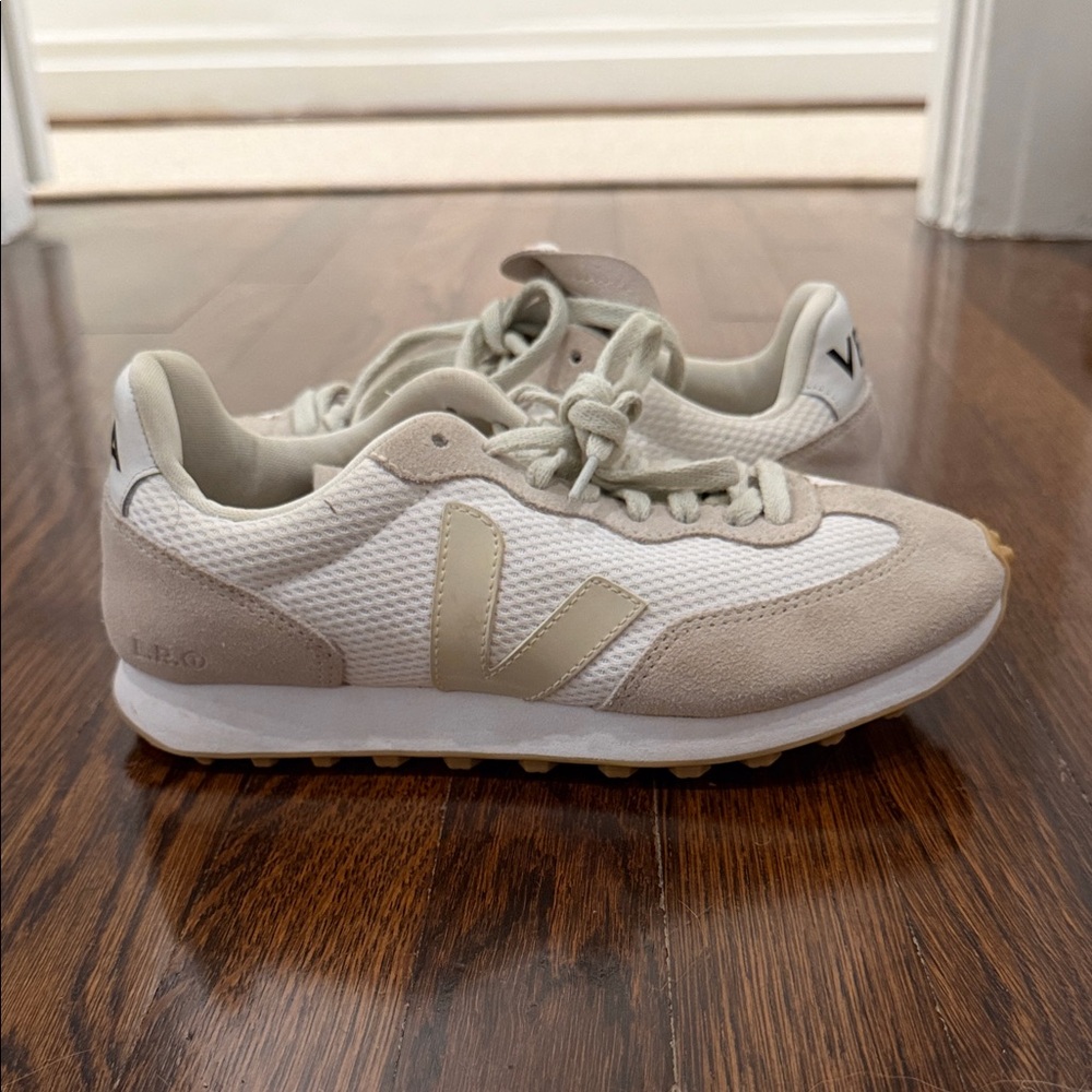 Like-New Women’s Veja Rio Branco Sneakers - White Pierre Natural. Size EU 39 - Picture 12 of 13